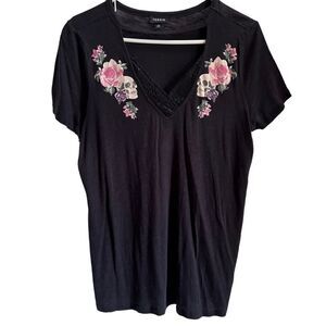 Torrid black with pink floral skulls lace v neck tee 00